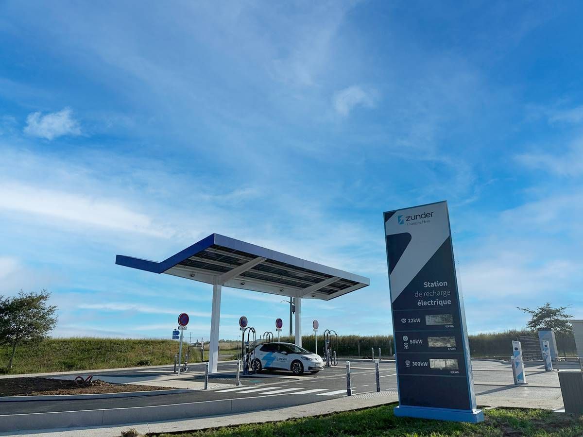 Zunder pone en marcha su primera estación de carga rápida en Francia