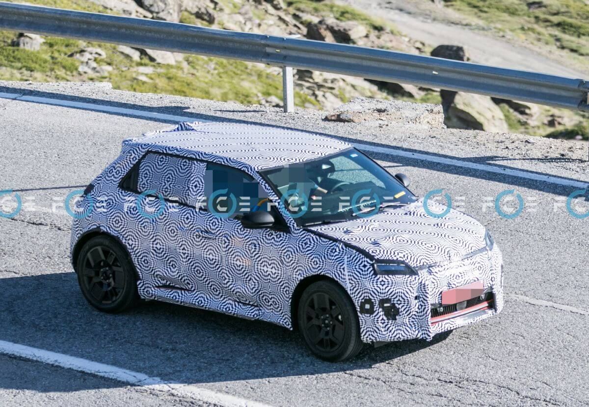 El Alpine A290, la versión más radical del Renault R5 eléctrico, se deja ver en unas nuevas fotos espía