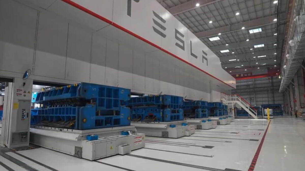 Tesla comienza a despedir trabajadores de sus líneas de ensamblaje de baterías en China