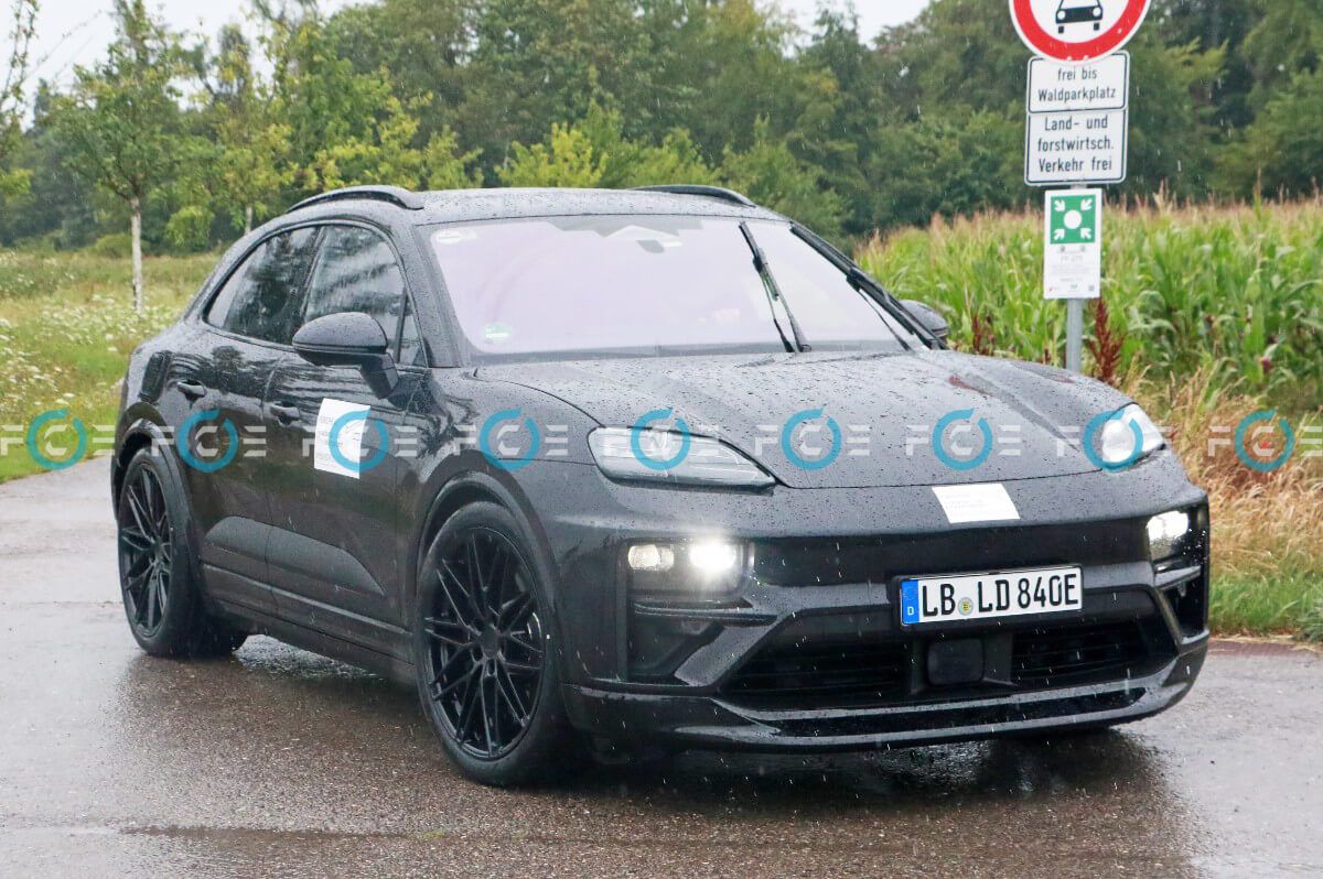 El Porsche Macan eléctrico se deja ver prácticamente desprovisto de camuflaje: así es su diseño definitivo