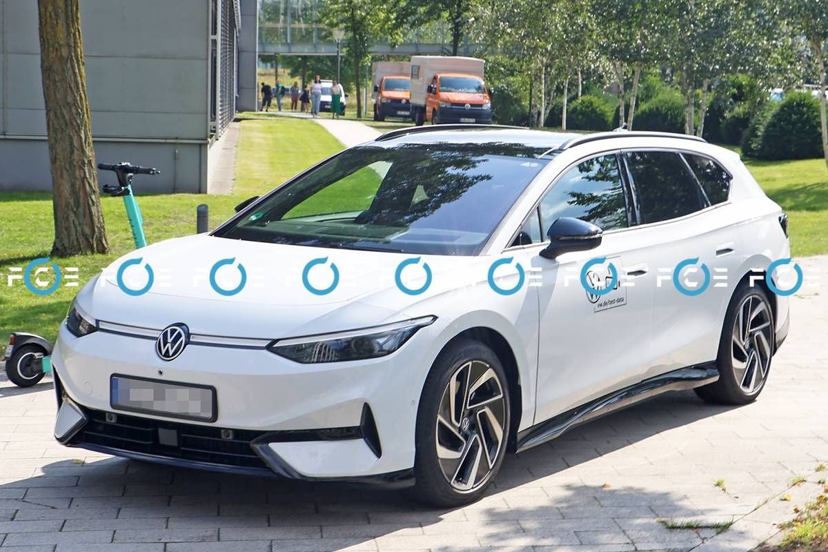 Pillado sin camuflaje el próximo Volkswagen ID.7 Space. Un familiar eléctrico con 700 km de autonomía