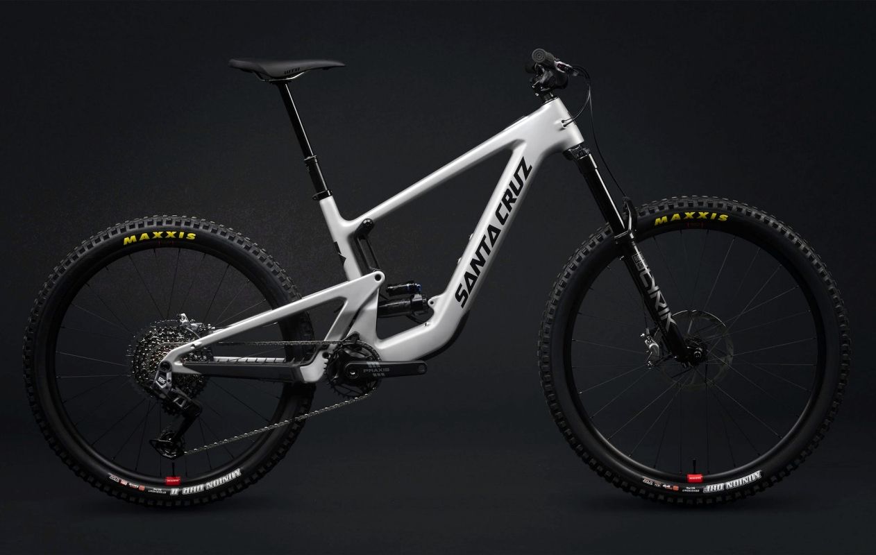 ¿Una Mountain Bike eléctrica de Trail de carbono, con doble suspensión y sólo 18 kg? Sí, se llama Santa Cruz Heckler SL