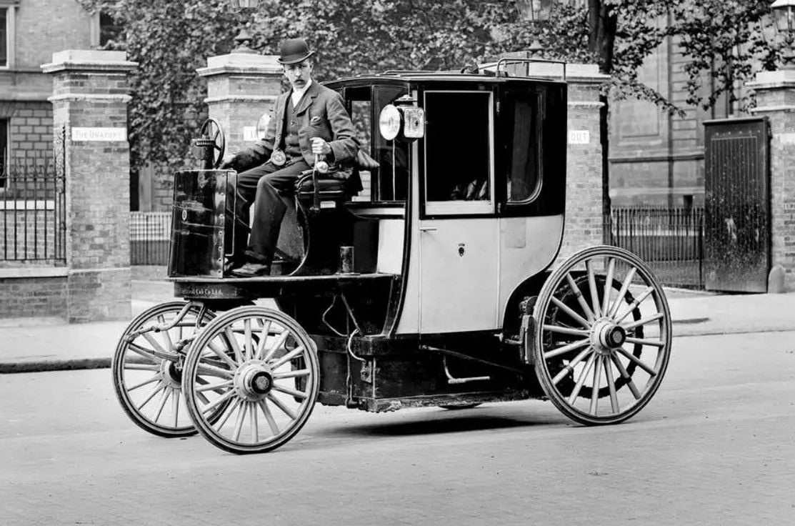 Un poco de historia. Hace 126 años comenzaba a trabajar el primer taxi eléctrico de Londres