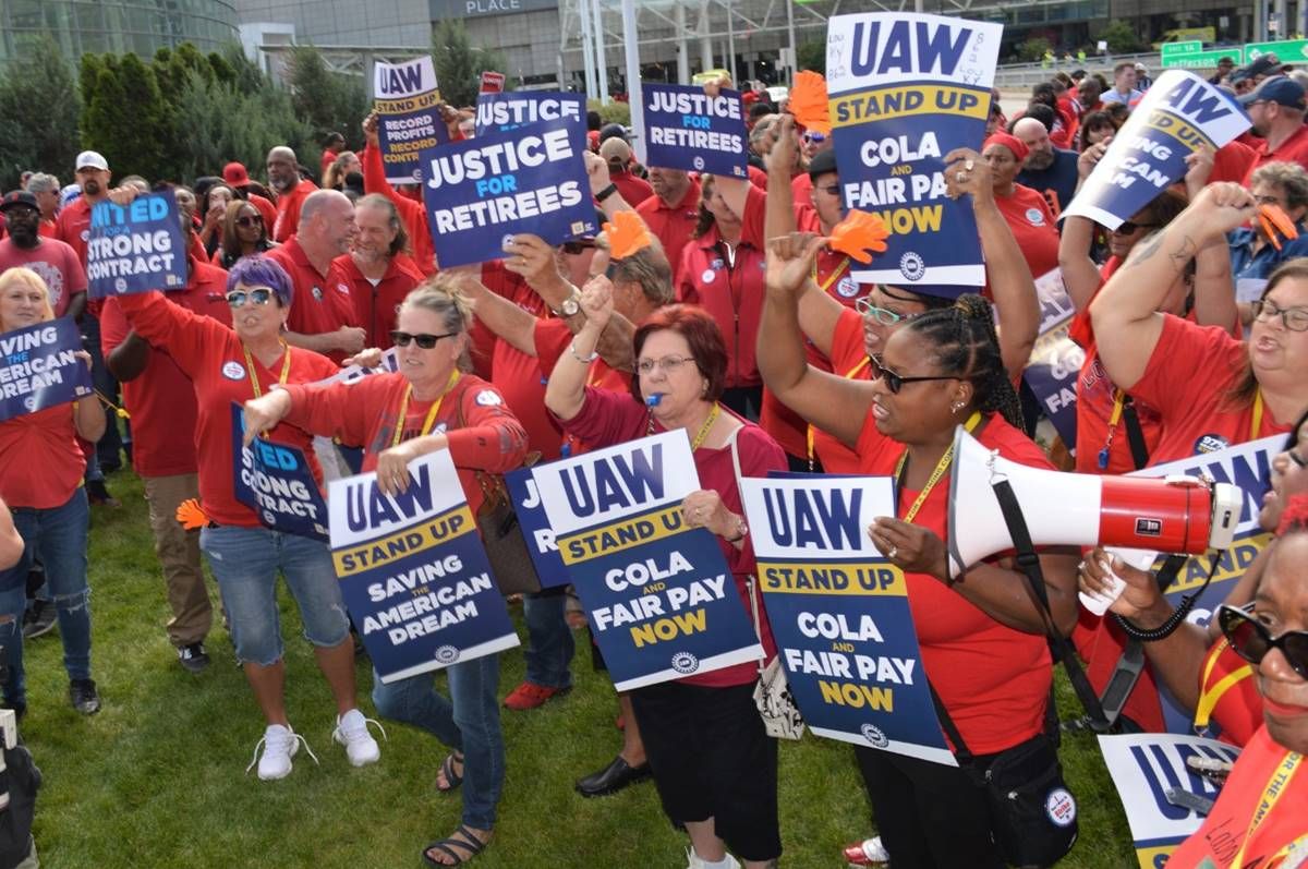 Tesla es la gran beneficiada de la huelga de los trabajadores de Ford, General Motors y Stellantis