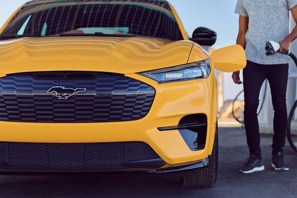 La «ansiedad por cargar» la batería es ya la principal barrera para no comprar un coche eléctrico, según Ford