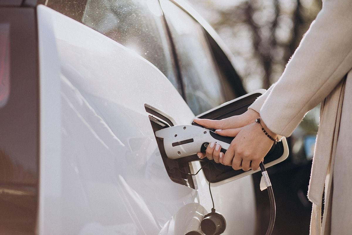 España se apunta 3.500 puntos de recarga para coches eléctricos y dos hidrogeneras más gracias a los fondos europeos