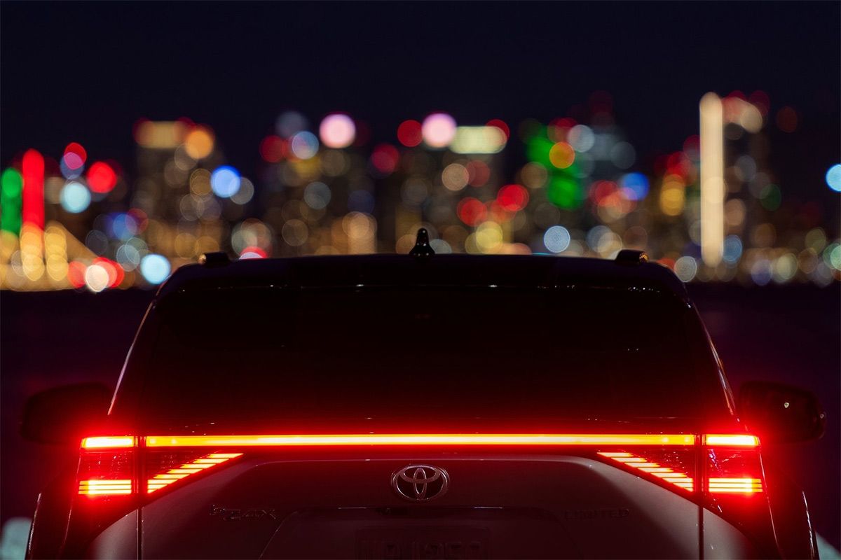 Toyota vendió solo el 0,3% de los coches eléctricos en el mundo en 2022, pero sabe cómo batir a Tesla tirando de 'vieja escuela'