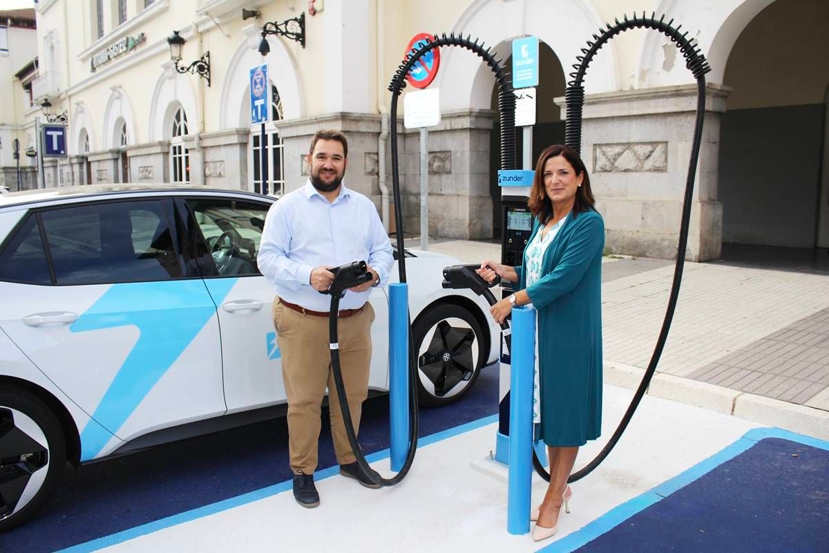 El ayuntamiento de Vitoria y Zunder inauguran una red de carga para coches eléctricos con 18 estaciones rápidas