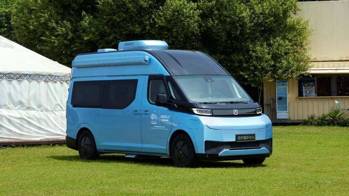 Geely presenta la furgoneta camperizada del futuro. Batería intercambiable, extensor de autonomía por metanol, carga bidireccional...