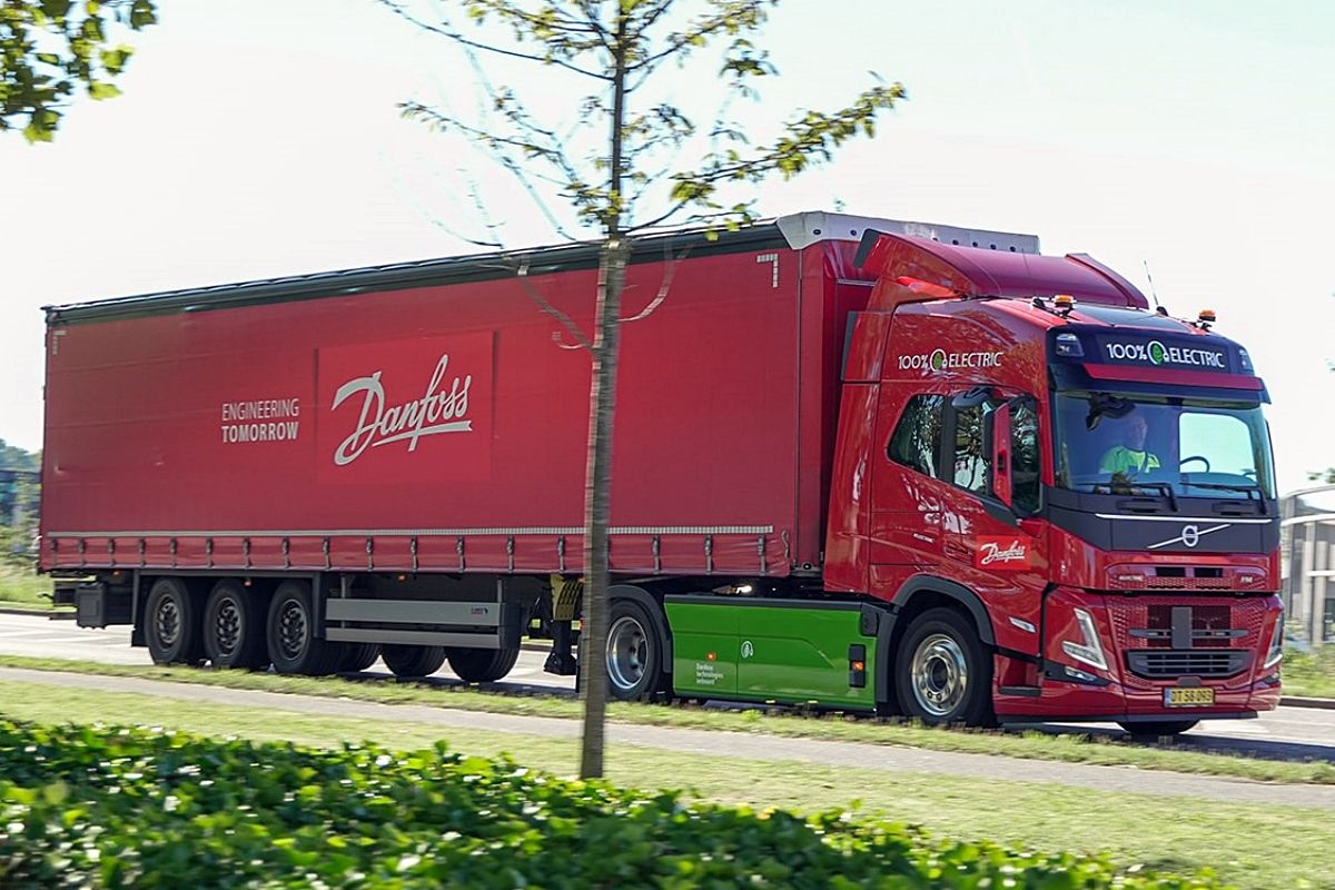 Volvo y Danfoss rompen el mito: transporte eléctrico con camiones pesados funcionando las 24 horas del día