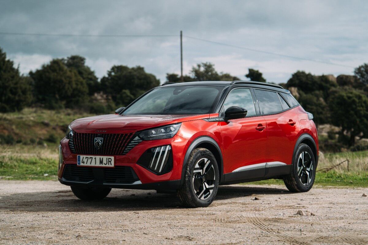 Toma de contacto: Peugeot E-2008. El renovado SUV eléctrico gana en potencia, eficiencia y autonomía