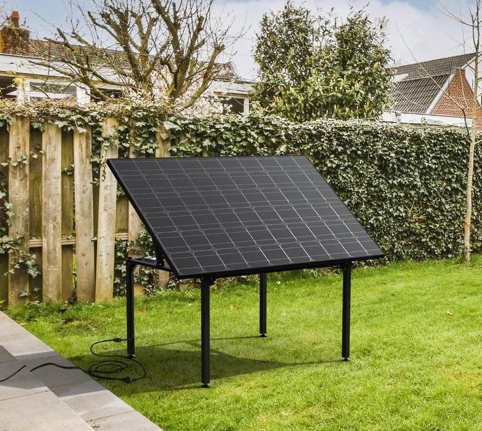 Mesa para el jardín y panel solar cuando no se usa. Así es la propuesta de Solar Technaxx