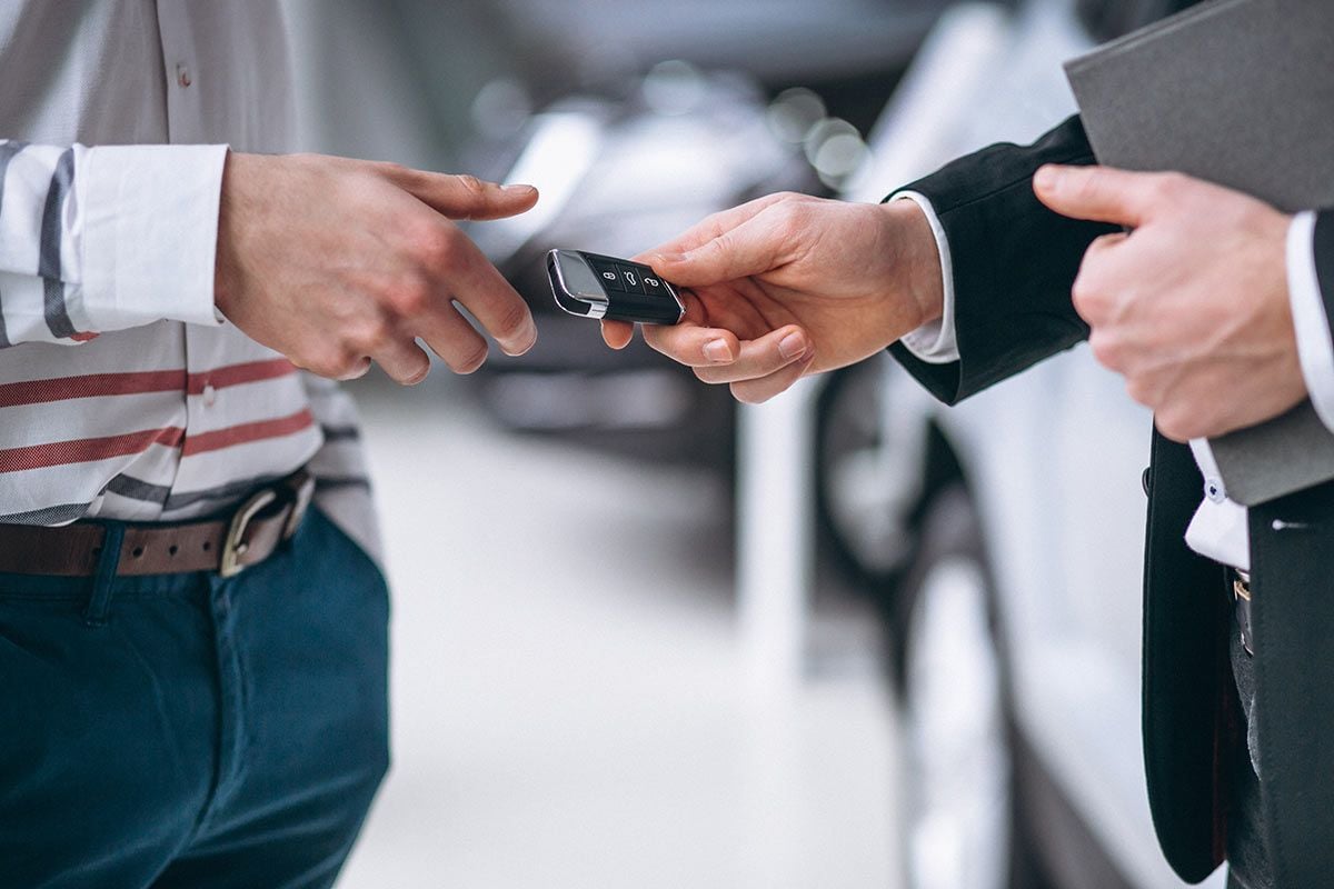 Si quieres un coche eléctrico en renting o leasing, este año te costará más caro, y este es el motivo