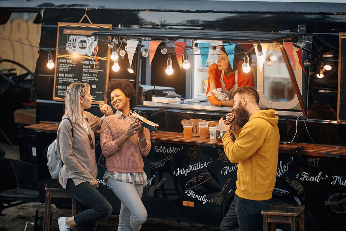 La electrificación llega también a los food trucks para reducir las emisiones contaminantes en la ciudad