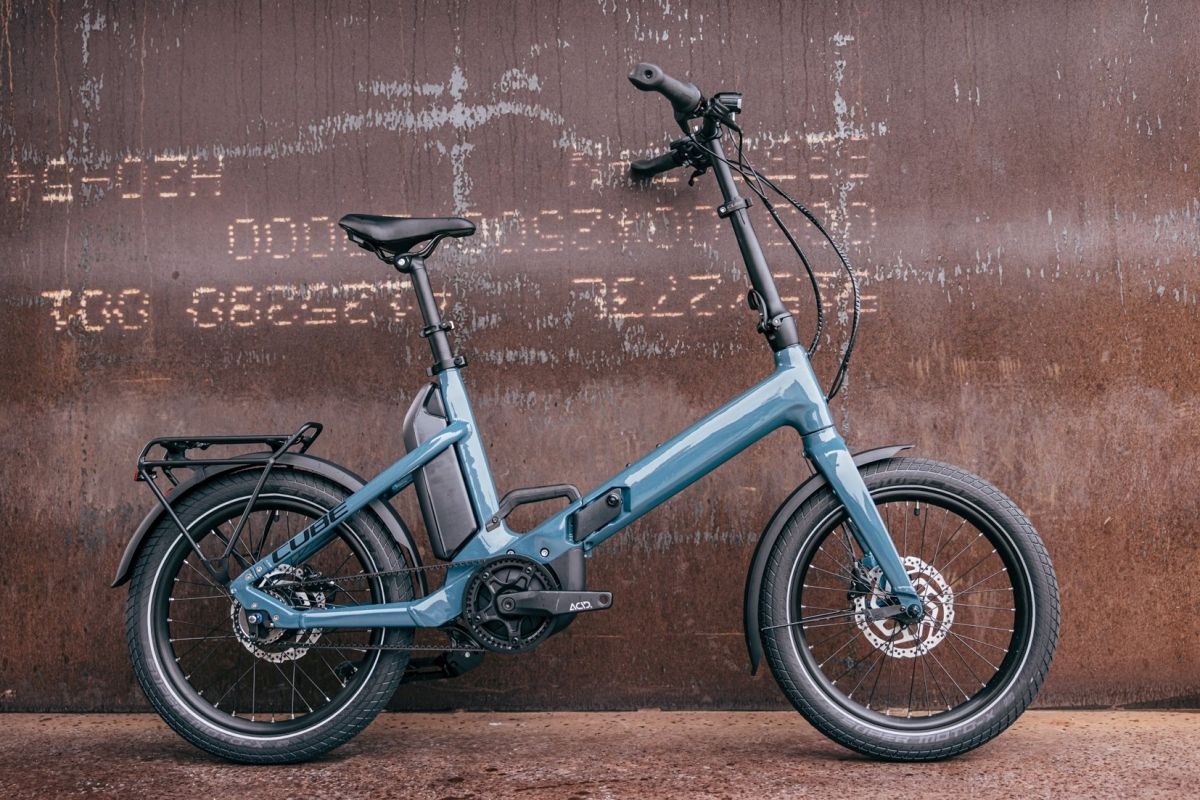 Urban eBike CUBE Fold Hybrid: plegado inteligente, motor Bosch y correa de carbono