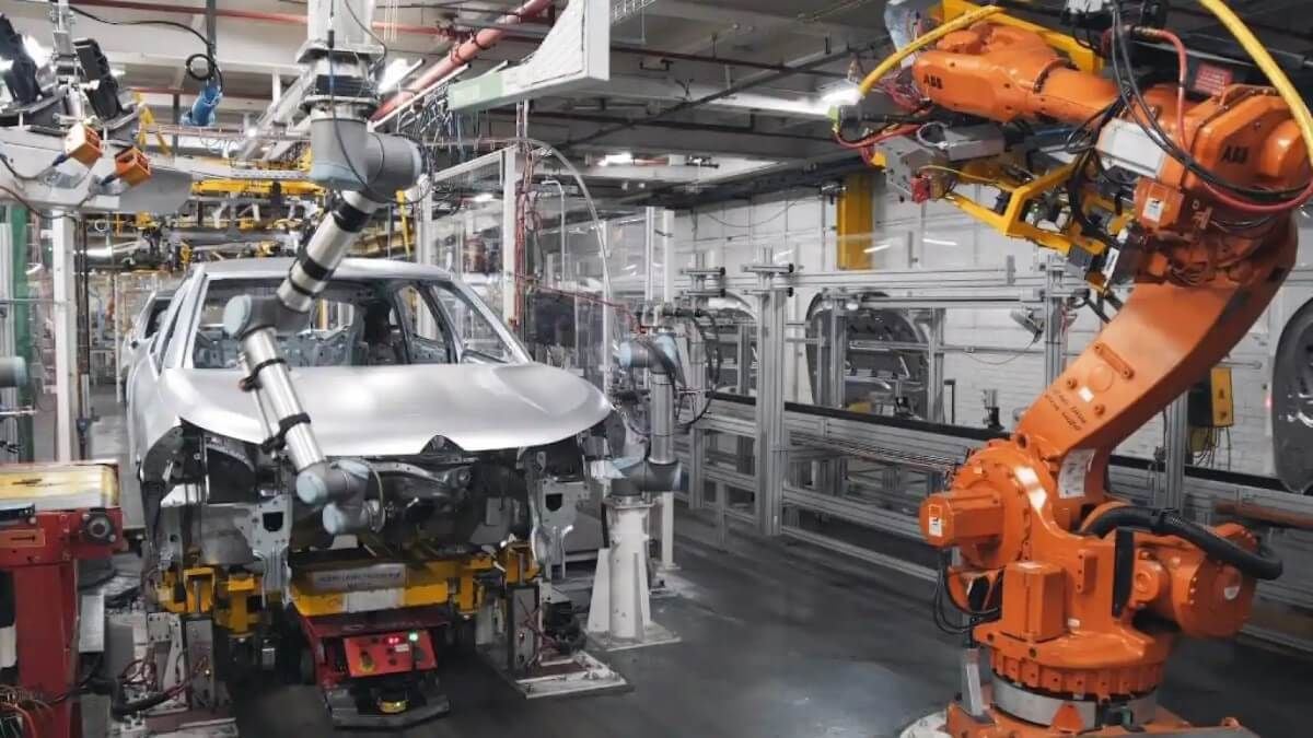 Italia quita 4.600 millones de euros para la modernización de su sector automovilístico en plena guerra con Stellantis