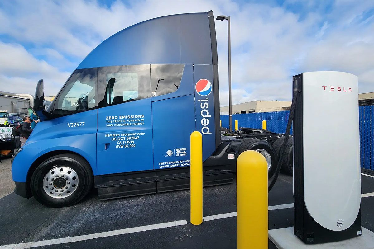 Un empleado de PepsiCo define el Tesla Semi como "un desastre", pero... ¿tiene credibilidad?