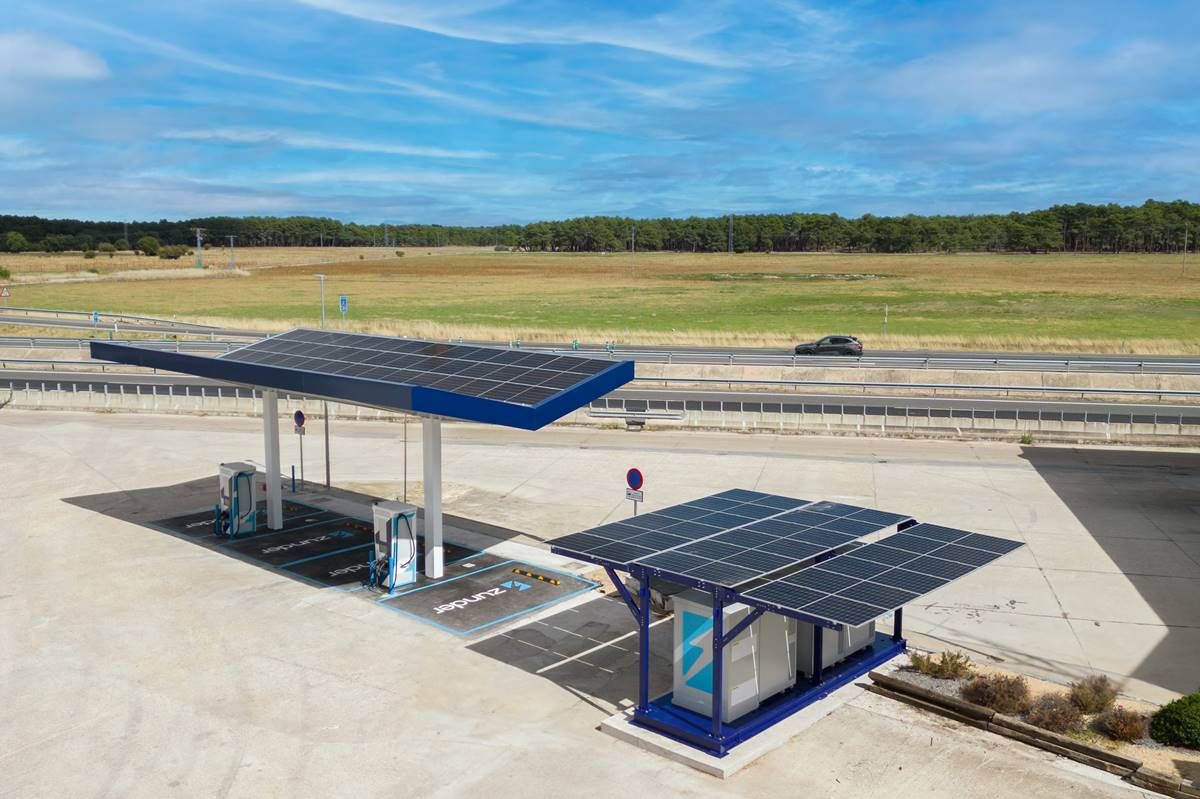 Zunder revoluciona la forma en la que se abren estaciones de carga rápida en España con su estación off-grid