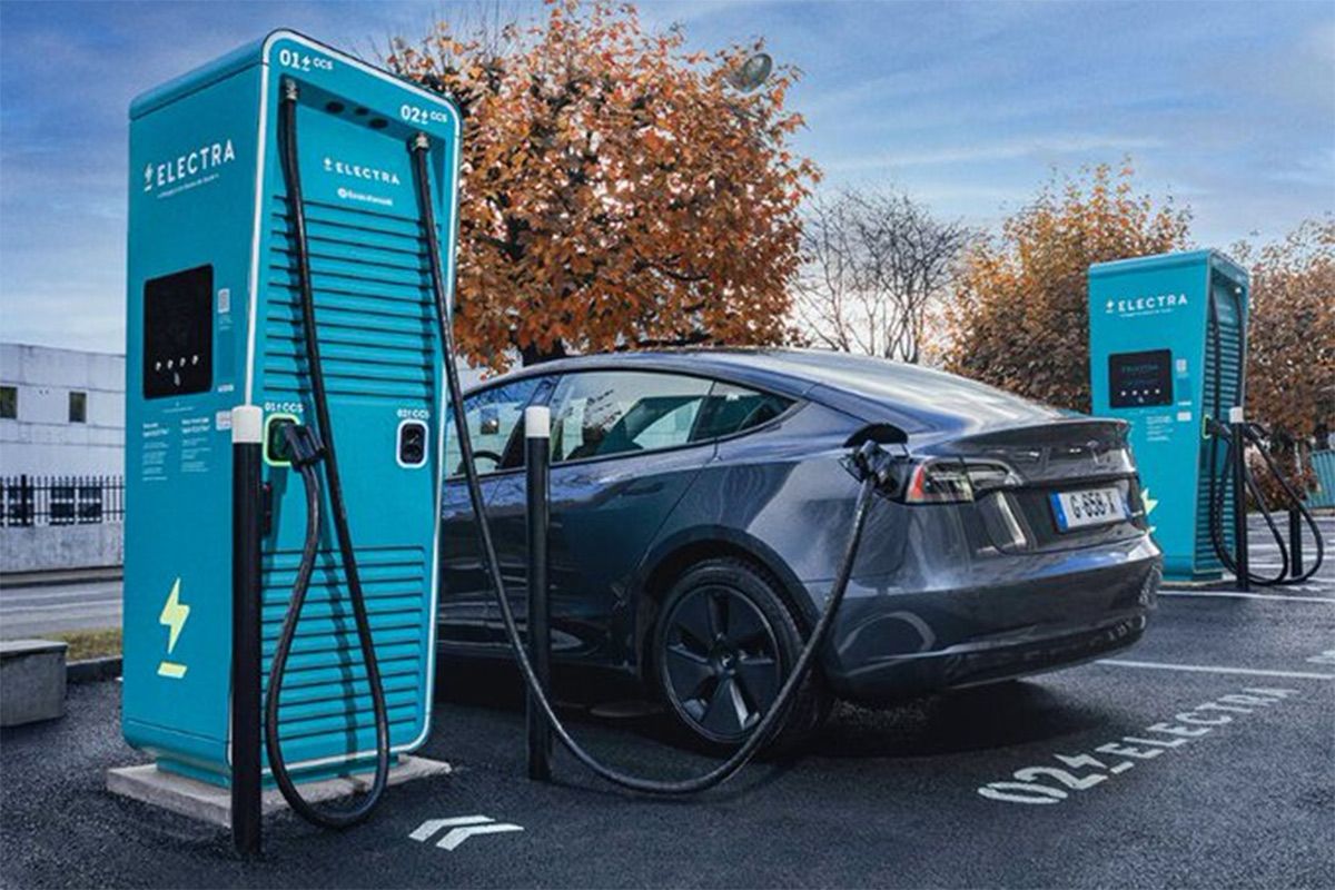 En camino 150 nuevas electrolineras antes de 2027 para la recarga ultrarrápida de coches eléctricos en España