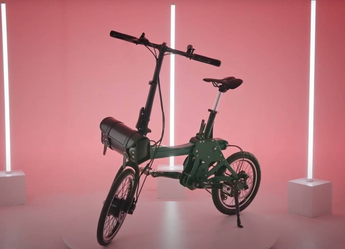 E-POP-CYCLE es una bici eléctrica plegable e inteligente con apenas 16 kilos de peso