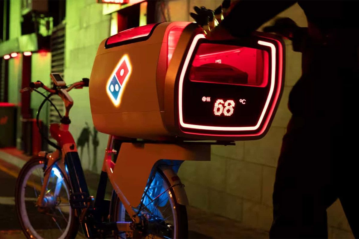 Así es la bicicleta eléctrica con horno incorporado que te lleva la pizza caliente a casa