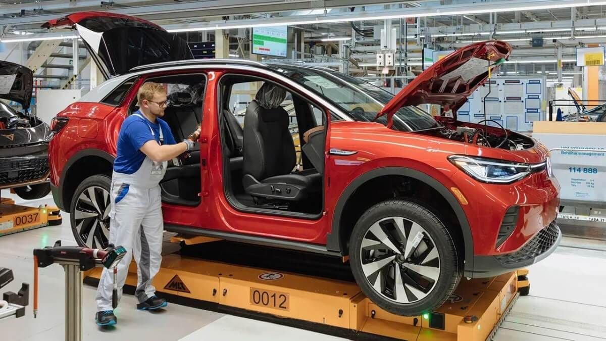 Alemania celebra hoy la cumbre para salvar su industria automovilística