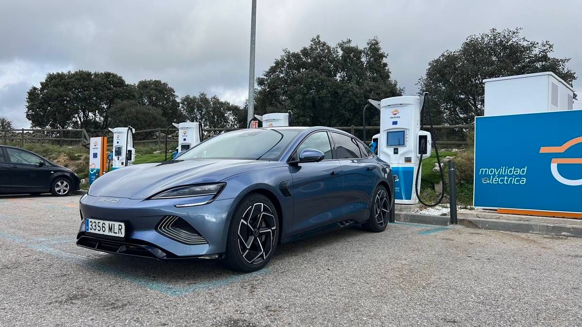 Frena fuerte tu coche eléctrico una vez por semana