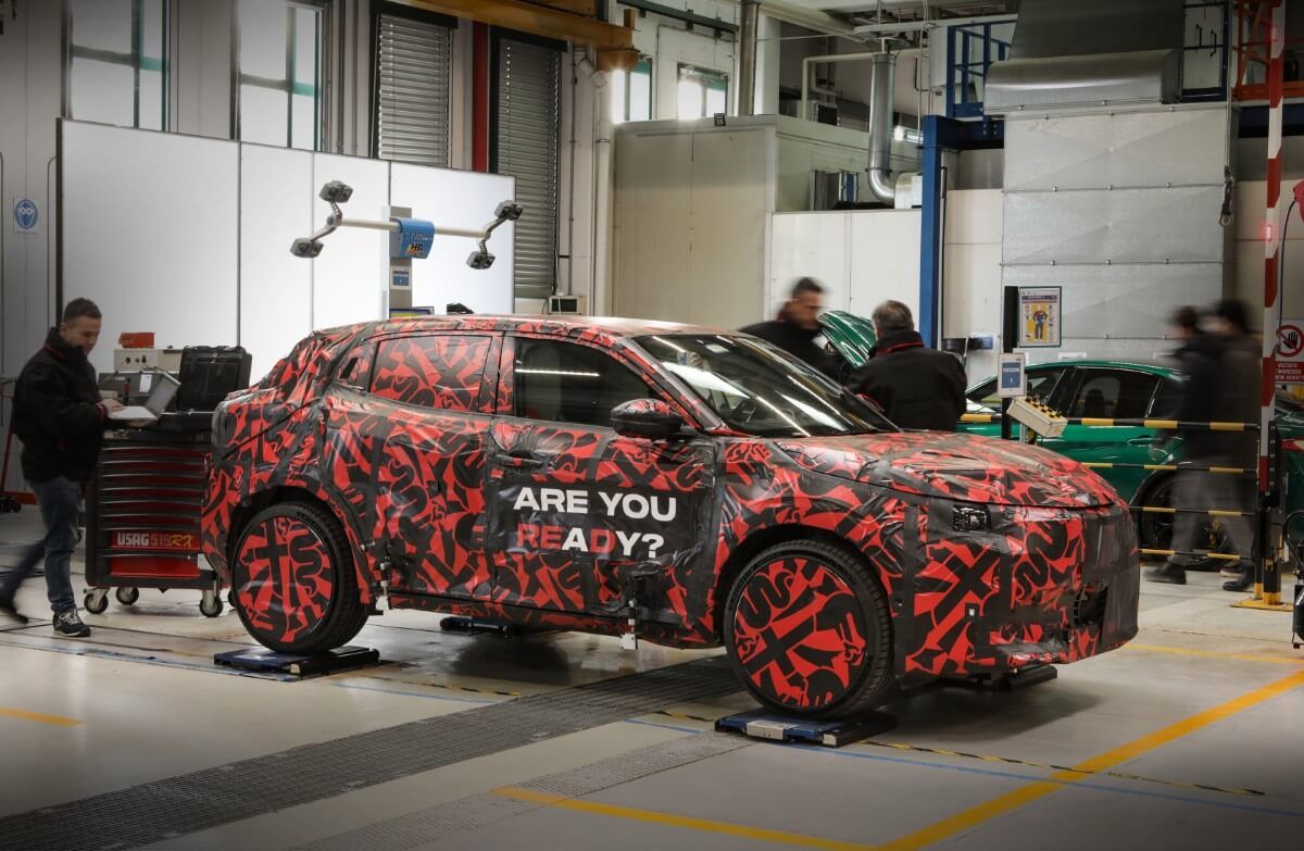 Primeras imágenes del Alfa Romeo Milano, el pequeño SUV eléctrico que quiere enamorar al público con su deportividad