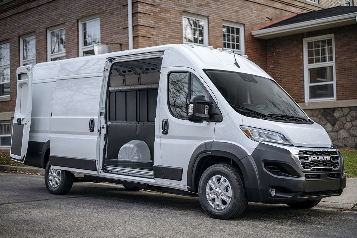 Ram se apunta a la electrificación total con la ProMaster EV, una espaciosa furgoneta de récord