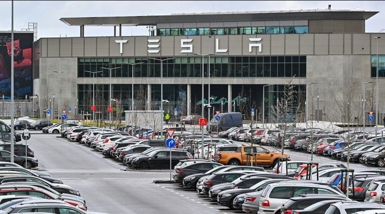 El ataque a la fábrica de Tesla en Alemania paralizará la producción hasta el día 17 y costará cientos de millones de euros