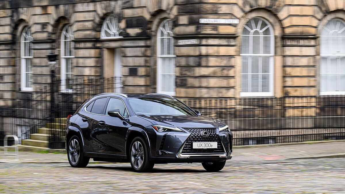 Lexus actualiza el UX 300e para mantenerlo a la altura de los BMW iX1 y Volvo XC40