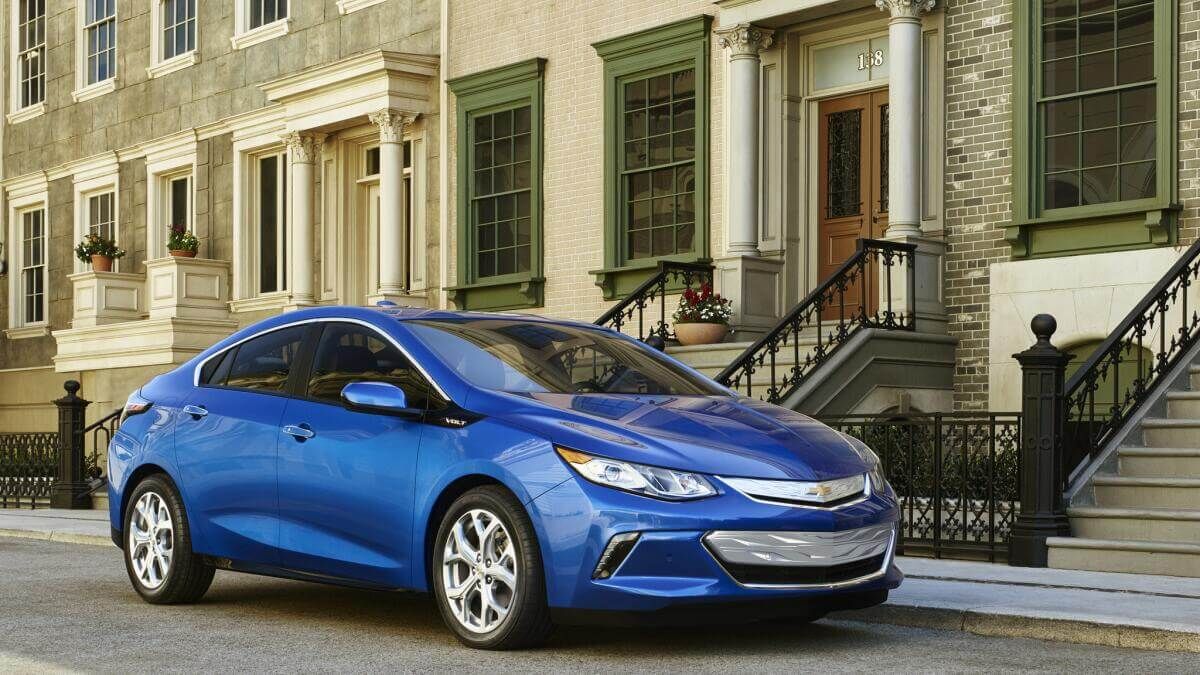 General Motors da marcha atrás y volverá a apostar por los híbridos enchufables debido al lento crecimiento de los coches eléctricos