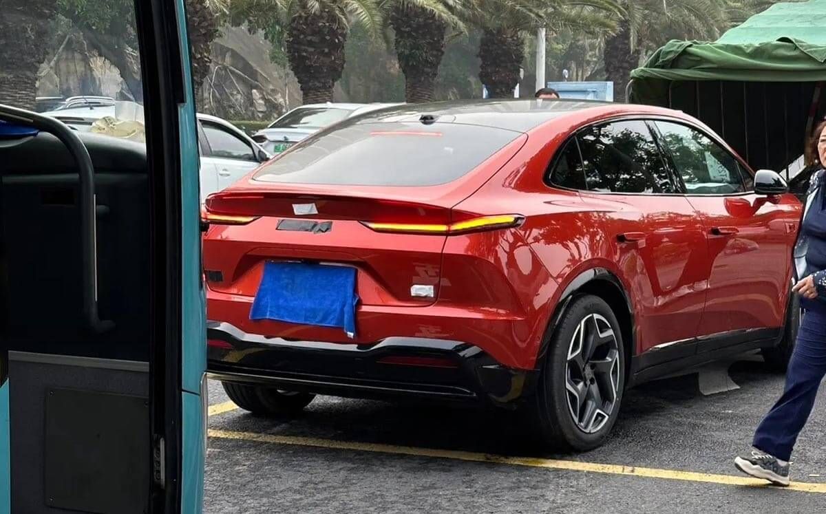 Un nuevo rival para el Tesla Model Y: el Onvo L60 de NIO es pillado sin camuflaje... con un diseño que recuerda al BMW X6