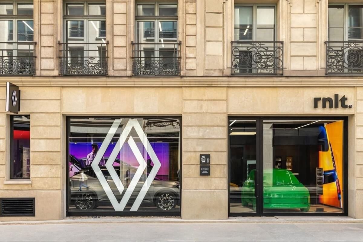 Renault presenta un nuevo tipo de tienda para vender sus coches eléctricos: pequeña, inmersiva y en el centro de la ciudad