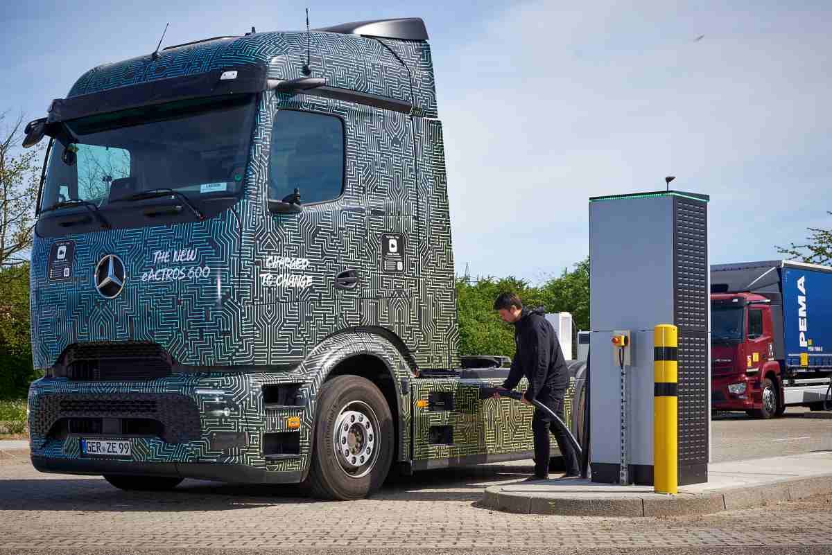 Mercedes prueba el sistema de carga de 1.000 kW que es la criptonita para el hidrógeno