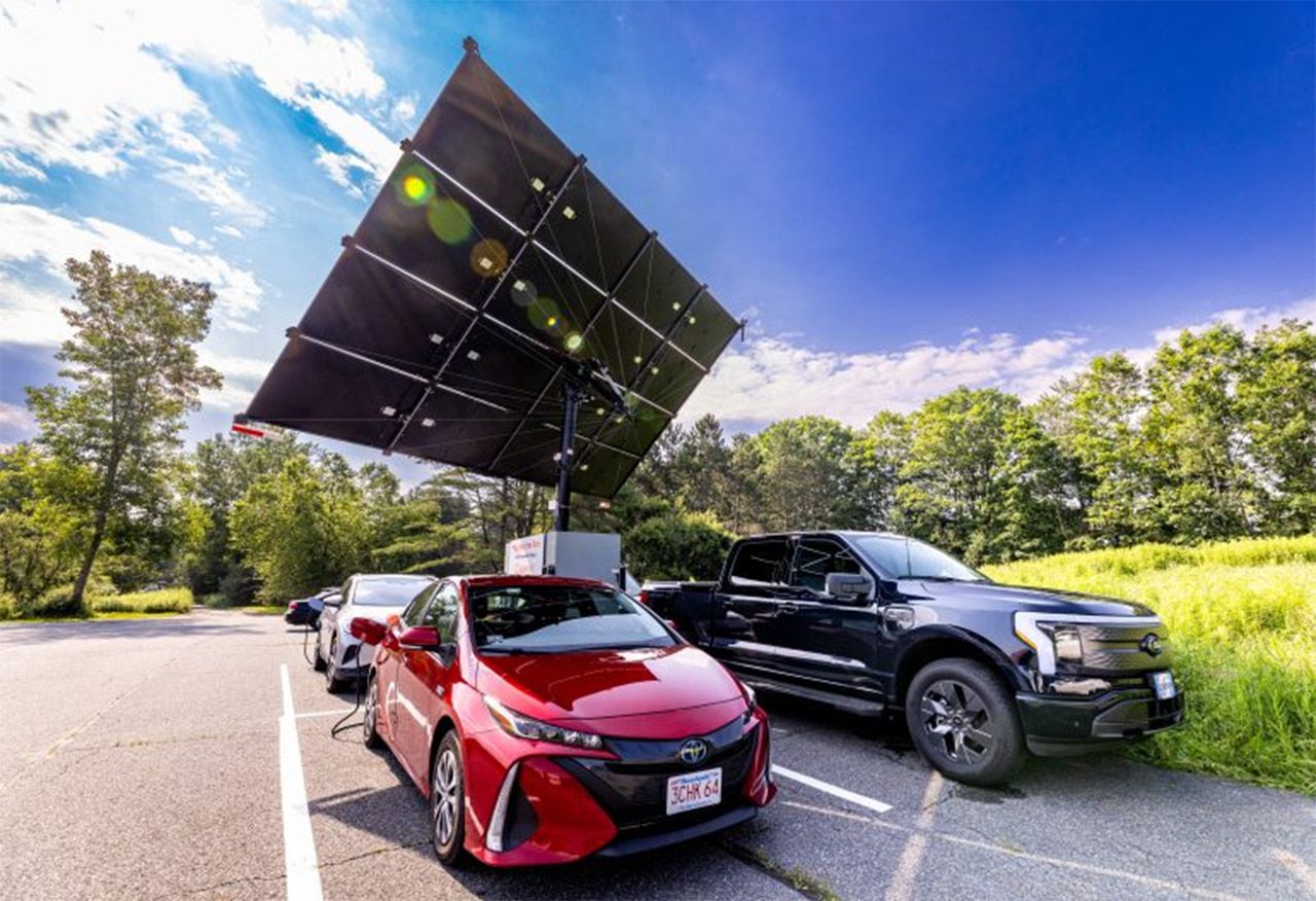 SolaflectEV, la revolucionaria estación de recarga portátil con paneles solares para coches eléctricos que no requiere obra