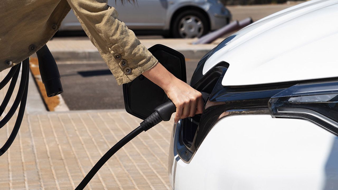 Las ventas de coches eléctricos en Europa sufren un batacazo en agosto y caen a ritmo de récord