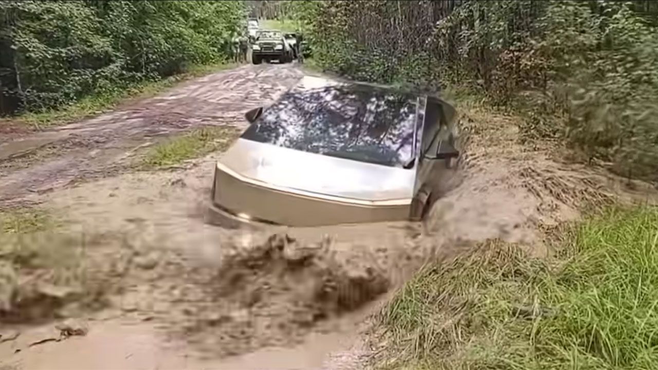 ¿Logrará cruzar la Tesla Cybertruck un agujero de barro como este? (Vídeo)