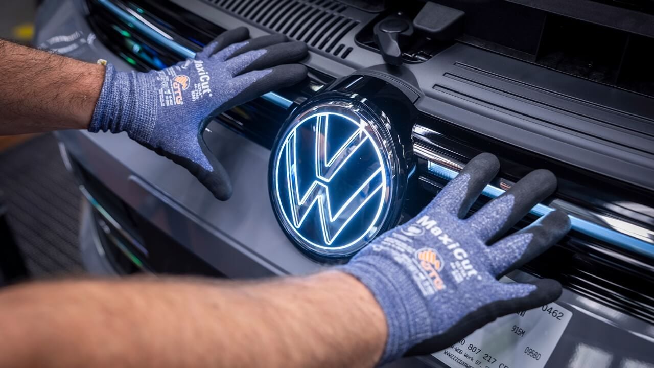 Ya sabemos qué fábricas planea cerrar Volkswagen en Alemania, y una de ellas produce coches eléctricos