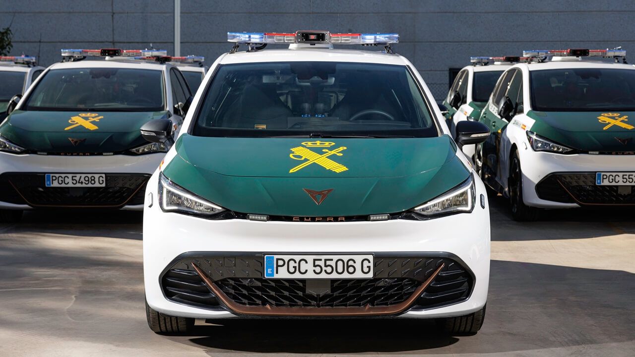 La Guardia Civil se pasa al coche eléctrico con la entrega de una enorme flota de CUPRA Born