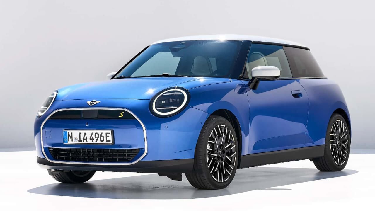 El MINI Cooper eléctrico baja de precio en Europa, y el culpable podría ser el nuevo Renault 5