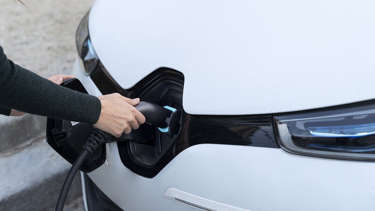 Estas son las marcas que más garantías ofrecen en las baterías de sus coches eléctricos y PHEV en España