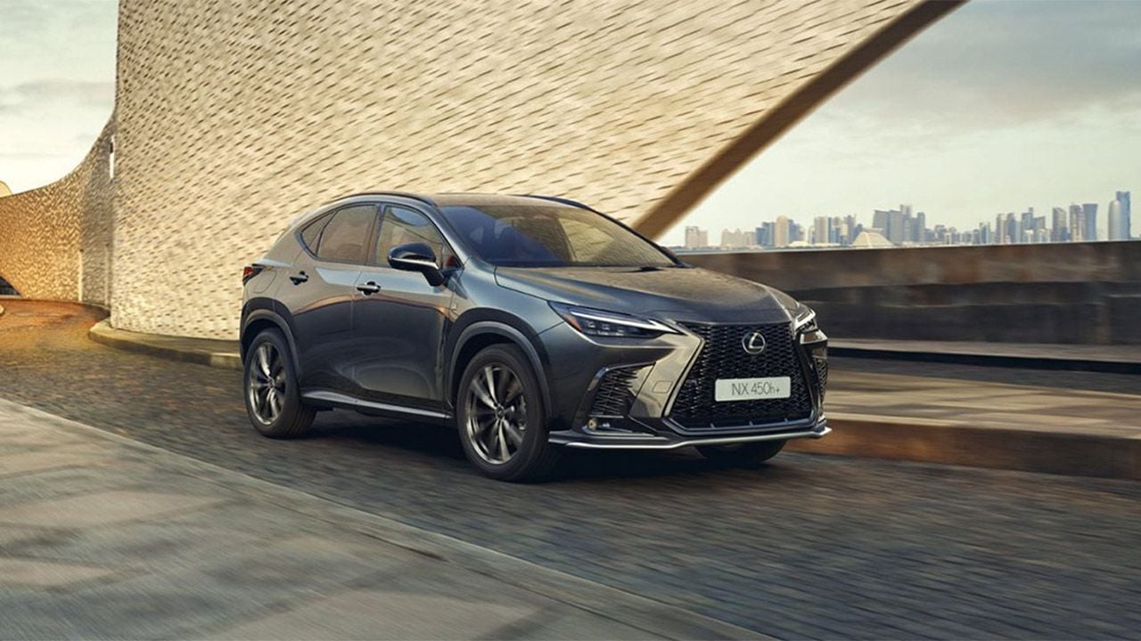 El Lexus NX 450h+ híbrido enchufable, más barato que nunca en España con estos dos nuevos acabados