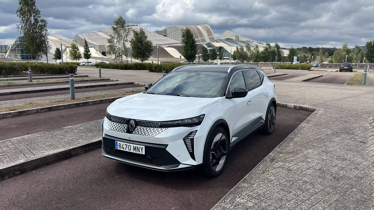 Prueba a fondo de la Renault Scenic: autonomía a 120 km/h, carga rápida, carga acelerada