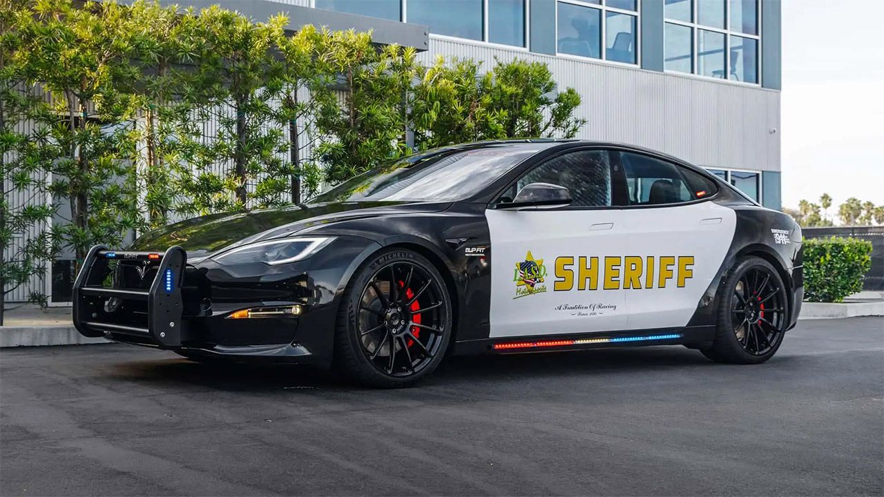 UP.FIT Plaid Pursuit, el Tesla Model S se convierte en el coche de patrulla policial «más rápido del mundo»