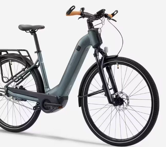 Esta bicicleta eléctrica tiene motor central, cambio automático, y un precio muy interesante