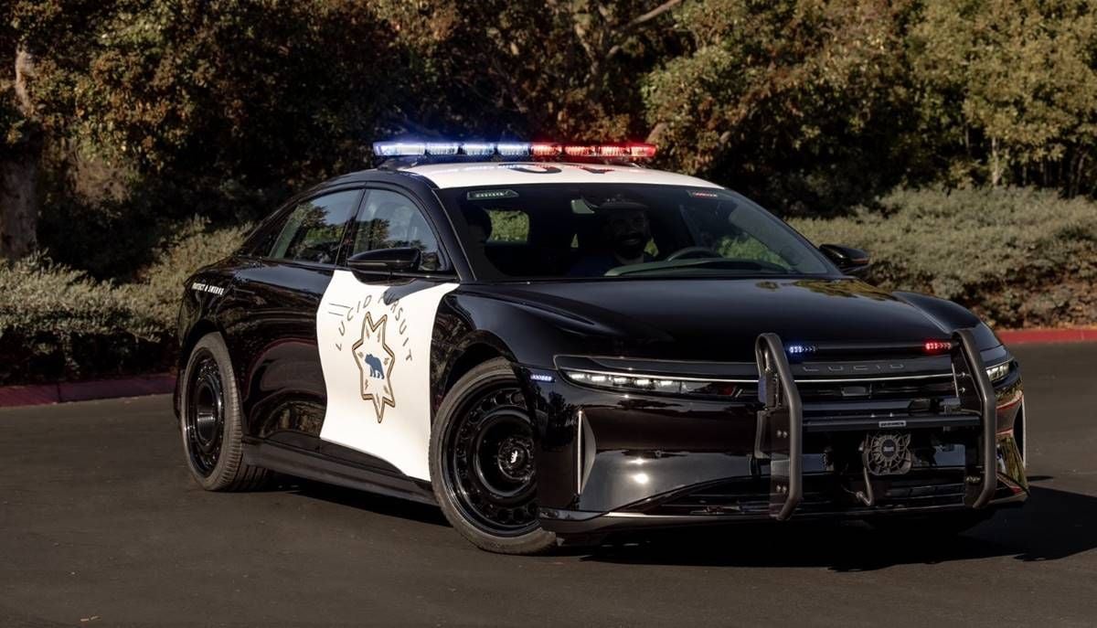 Tiene un 47% más autonomía que el Tesla Model S Plaid, y también tiene versión de policía. Así es el Lucid Air CHP