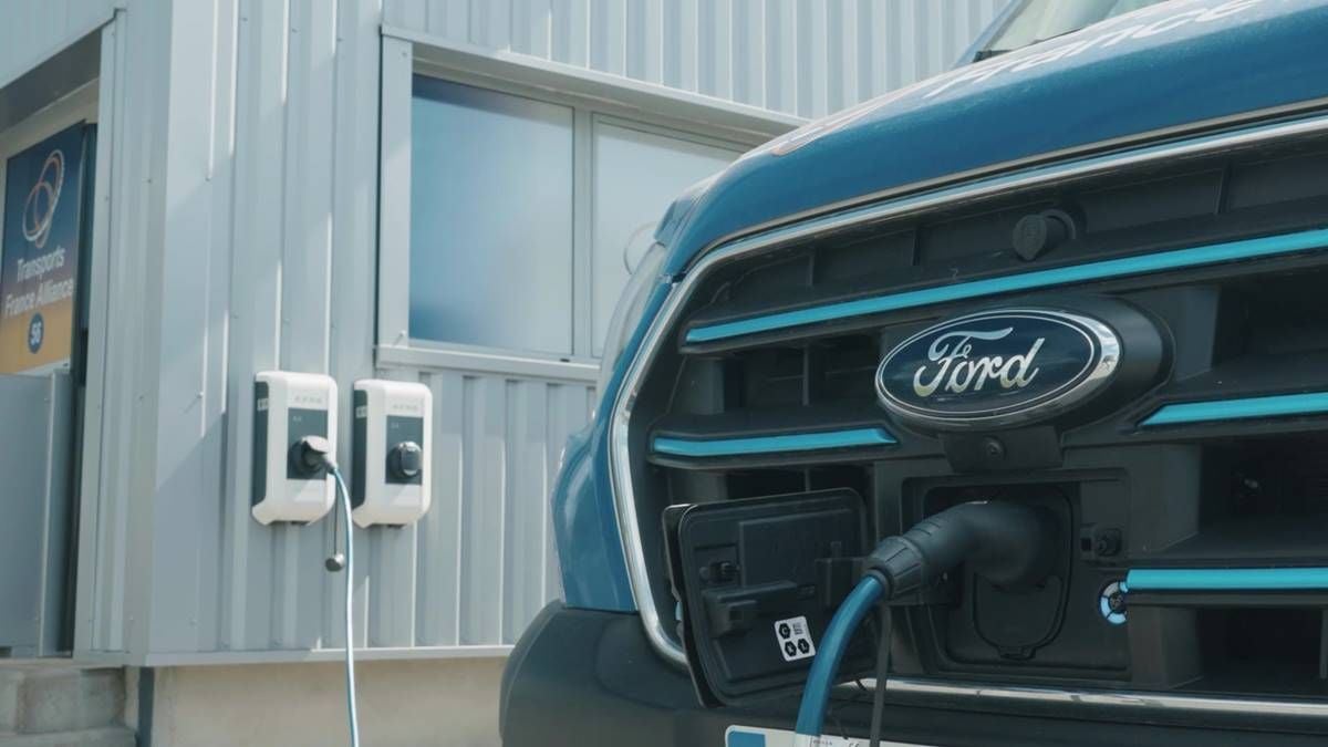 ¿Cuánto puede ahorrar una empresa pasándose a las furgonetas eléctricas? Hasta 14.000 euros al año según Ford