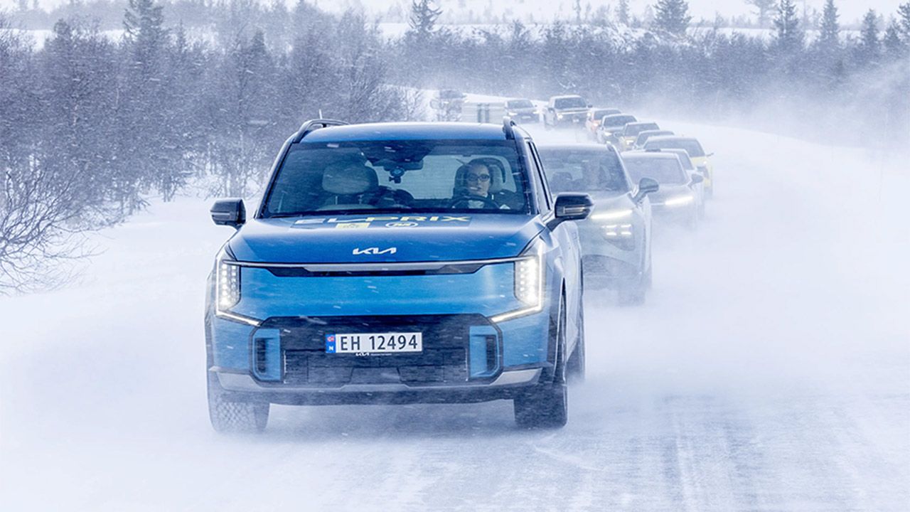 Prueba de autonomía real con 24 coches eléctricos nuevos en condiciones de frío glaciar hasta agotar su batería