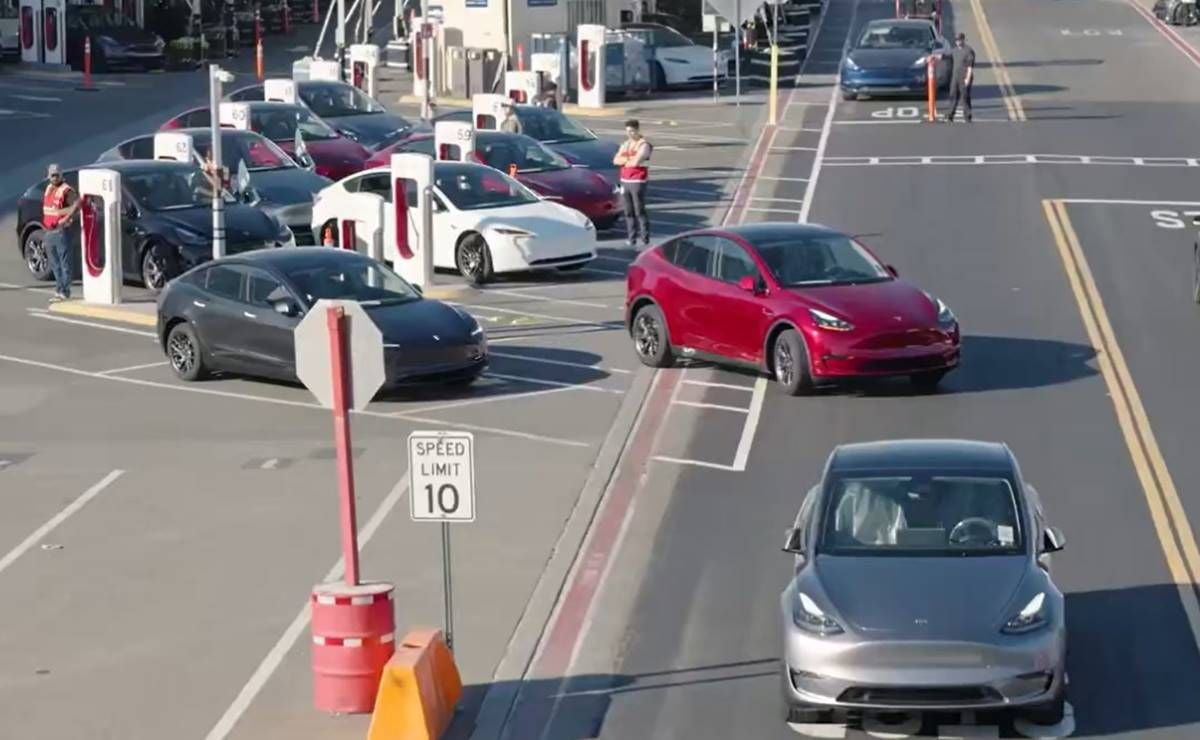 Los Tesla ya conducen de forma autónoma al salir de la línea de montaje hasta su plaza en el parking